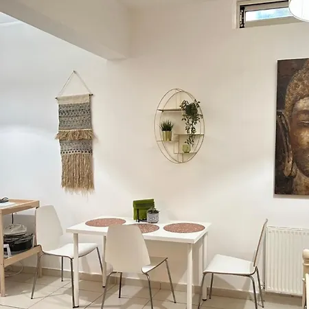아파트 Cozy Near Shops & Universities