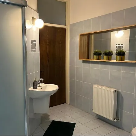 아파트 Cozy Near Shops & Universities *
